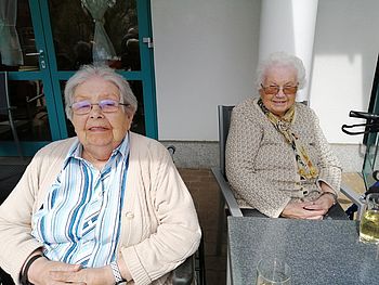 Frau Löffelmann und Frau Wandl beim Maibaumfest!